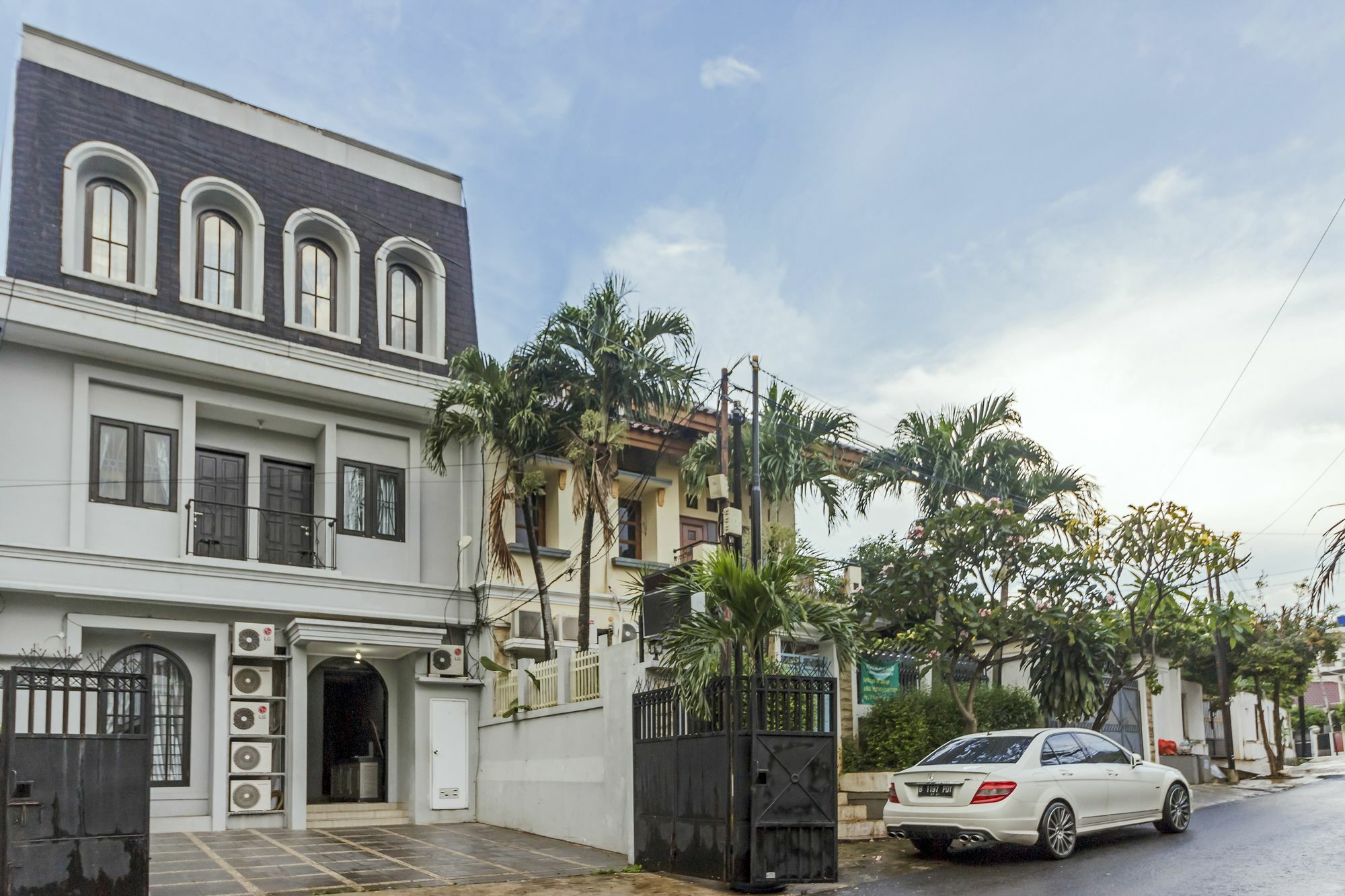 Oyo 105 La Maison D Ilona Jakarta Buitenkant foto