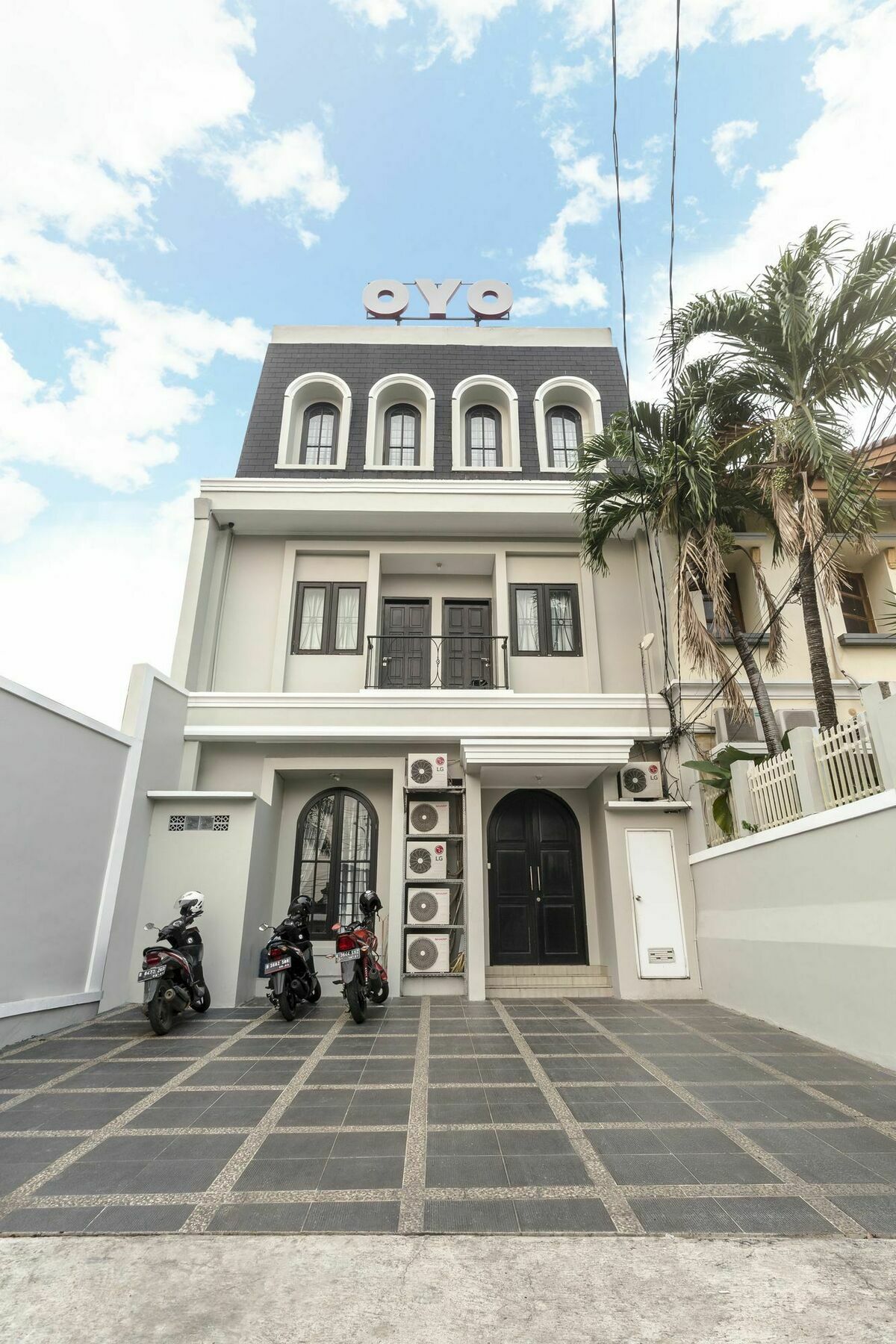 Oyo 105 La Maison D Ilona Jakarta Buitenkant foto